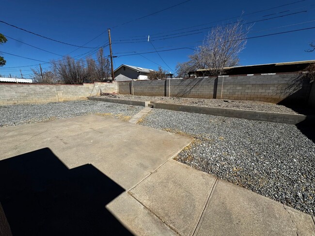 Building Photo - 3 Bed 2 bath in Northeast ABQ