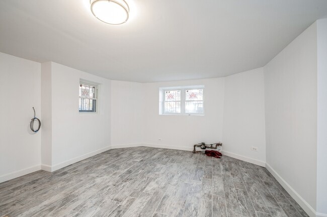 Building Photo - 4855 N Rockwell St