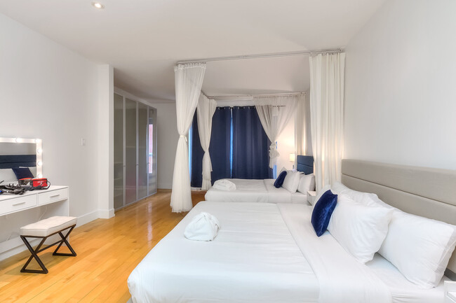 Building Photo - 3964 R. Saint-Denis