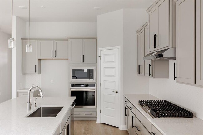 Building Photo - 8512 Dongan Dr