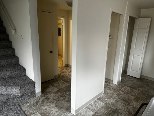 Entry Way - 601 Andrew St