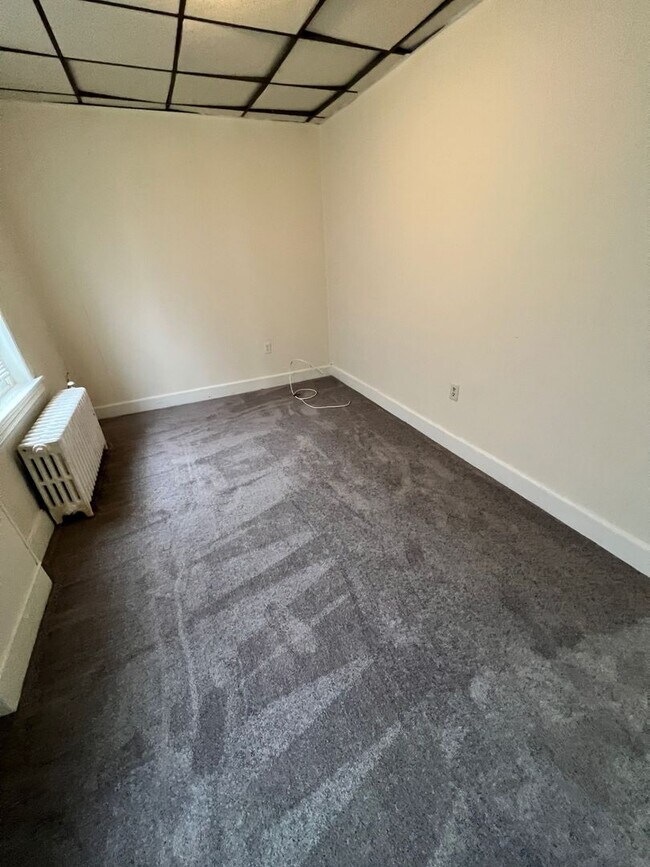 Building Photo - Cute House for Rent in Chester wt Big Back...