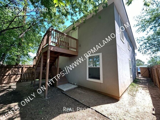 Building Photo - 1615 N Navidad St