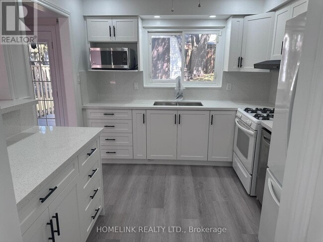 Building Photo - 330 Ormond Dr