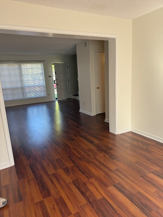 Building Photo - 1641 Forest Ave