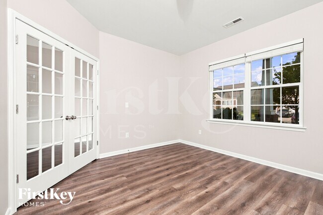 Foto del edificio - 766 River Dell Townes Ave.