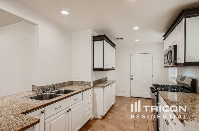 Building Photo - 619 S Sirrine