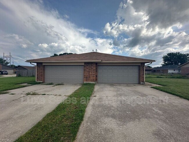 Foto del edificio - 8313 NW 7th St