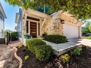 Building Photo - 2315 Capulet St
