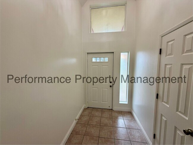 Foto del edificio - Stunning 3 Bed/2 Bath NW Bakersfield Ranch Home w/ Pool, Solar & $0 Deposit Option