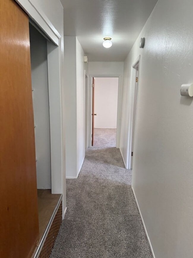 Foto del edificio - Large Three bedroom two bath home walking distance to downtown Monterey, DLI, MIIS and the Warf