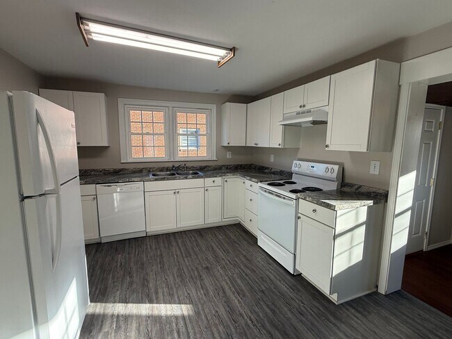 Foto del edificio - 3 Bedroom 2 Bath in Garden City