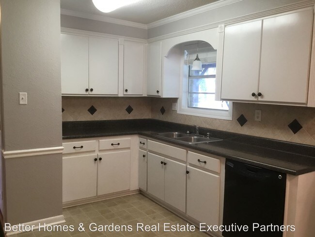 Building Photo - 3 br, 1.5 bath House - 4507 Plantation Road