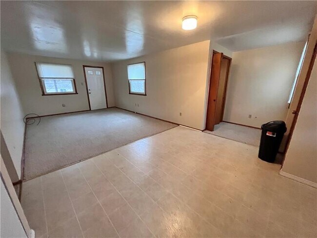 Building Photo - 211 N 19th Ave