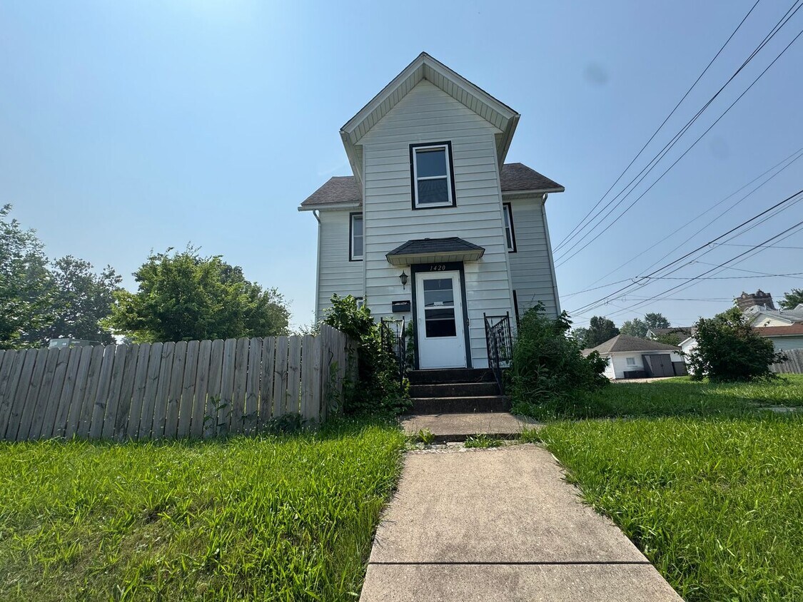 Primary Photo - 3 Bed, 1.5 Bath Home with Huge Yard, Deck ...
