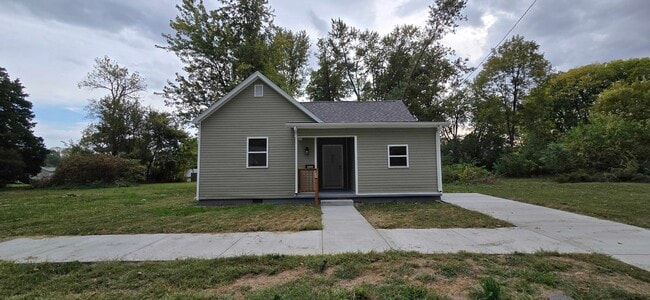 Building Photo - 611 E Spruce St