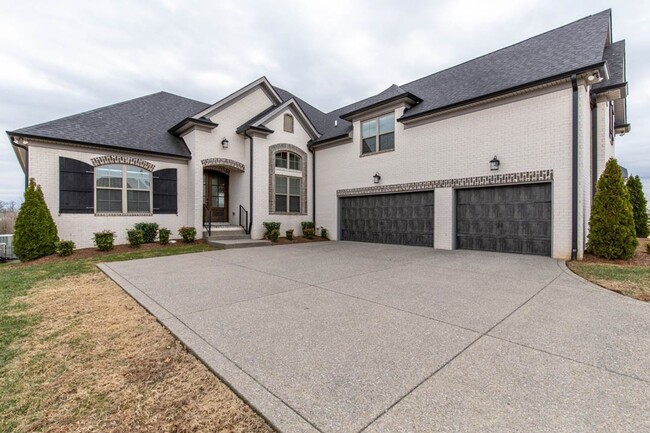 Building Photo - Stunning brick home with detailed accents!