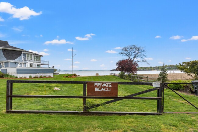 Foto del edificio - 80 Soundview Dr