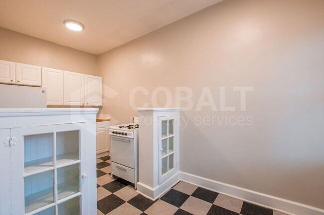 Foto del edificio - 674 Somerset Terrace NE