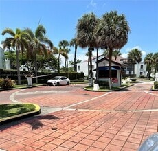 Building Photo - 9431 Fontainebleau Blvd