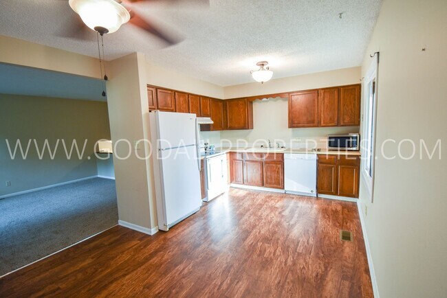 Foto del edificio - Half Off 1st Months Rent! 3 Bedroom 2 Bath...