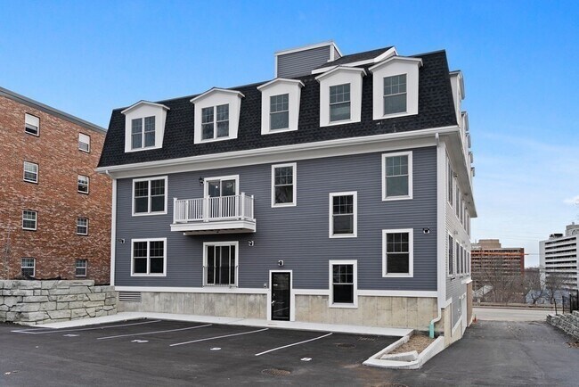 Building Photo - 365 Newport Ave