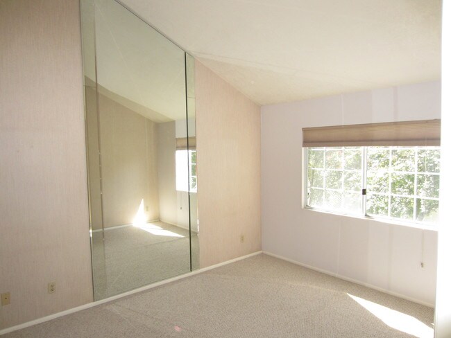 Building Photo - 1492 E Foxboro Dr