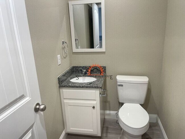 Building Photo - 2 bedroom 1.5 bathroom near ENMU- ALL BILL...