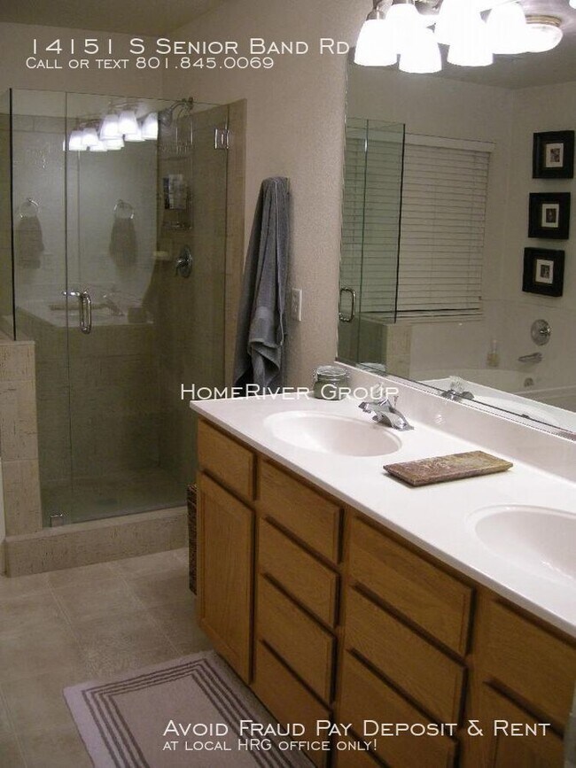 Building Photo - Amazing High End Brick Townhome in Draper!!