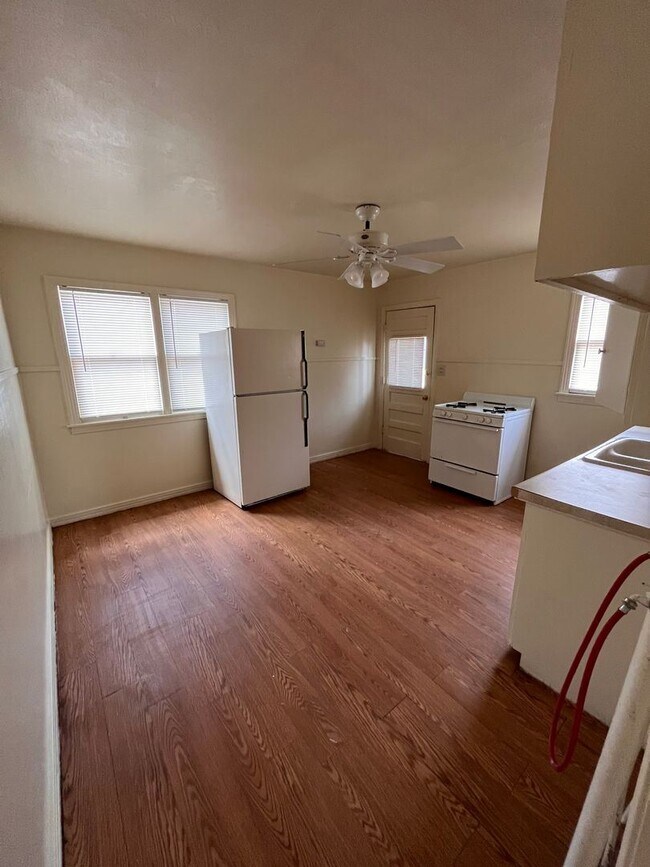 Building Photo - 2 br, 1 bath House - 1705 N Pontiac Dr