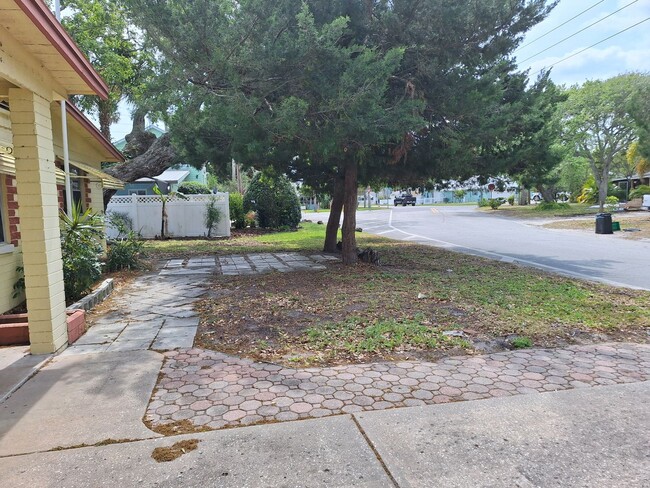 Building Photo - NSB BEACHSIDE - WALK TO FLAGLER AVE!
