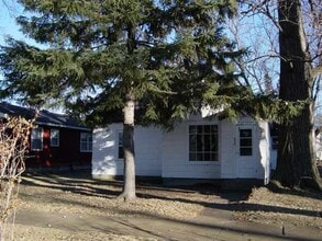 Building Photo - 420 3rd Ave NE