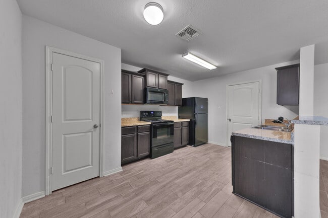 Building Photo - 6751 Sabinal
