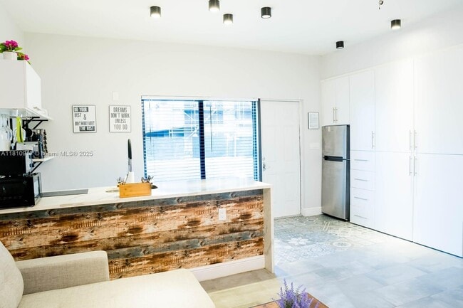 Foto del edificio - 824 NE 4th St