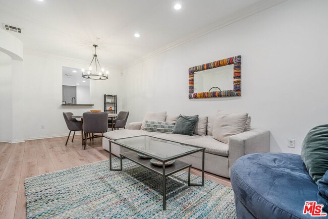 Foto del edificio - 5625 Crescent Prk W