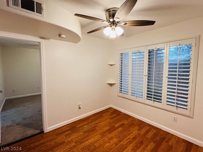 Building Photo - 8450 Alta Drive Unit 131