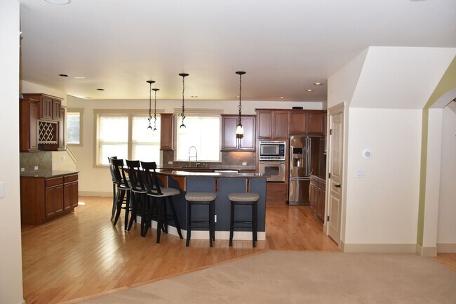 Foto del edificio - Ruston Custom Home with Amazing Views of P...