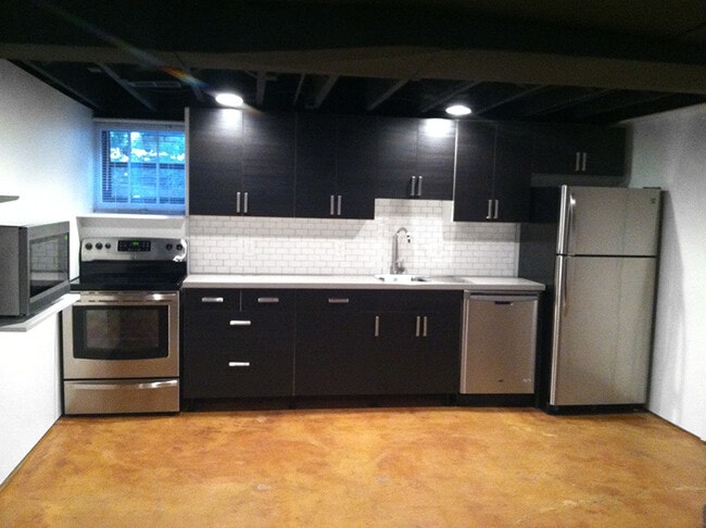 Building Photo - 5033 Walnut Street