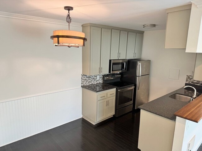 Building Photo - Top Floor 1 bedroom apartment Hermosa Beach