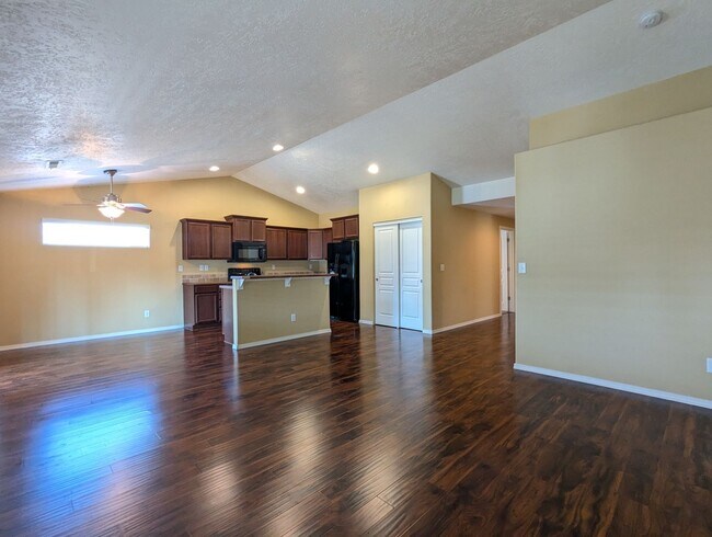Building Photo - Nice 3-Bedroom, 2-Bath Home In Thurston Ar...