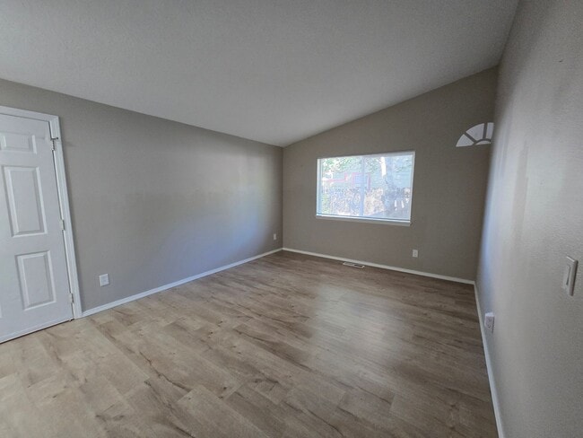 Building Photo - Single level, 3 Bedroom, 2 Bath House on c...