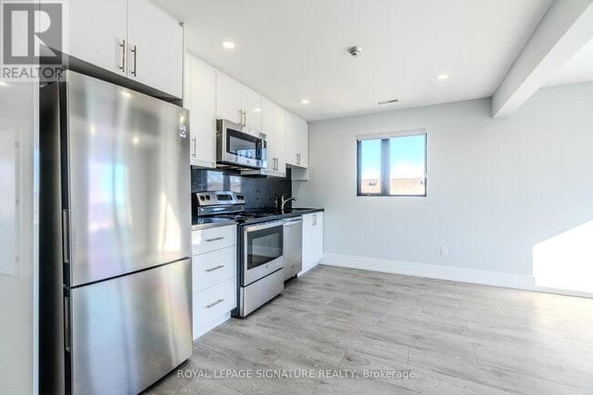 Building Photo - 66 John St W