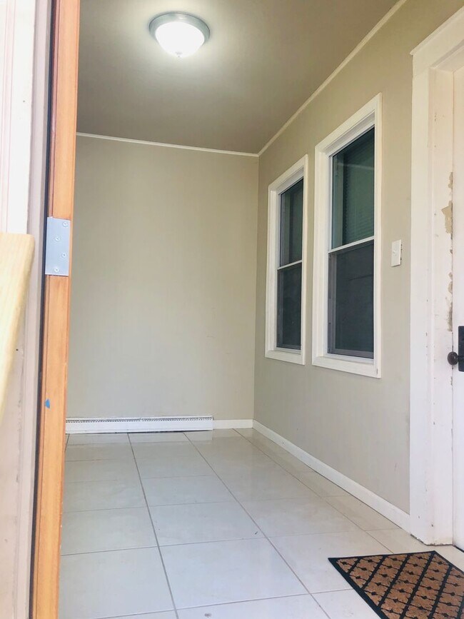 Building Photo - SECTION 8 ACCEPTED!!! Glen Park! Original ...