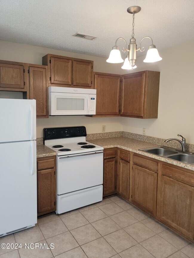 1945 Countrywood Blvd, Jacksonville, NC 28540 House Rental in