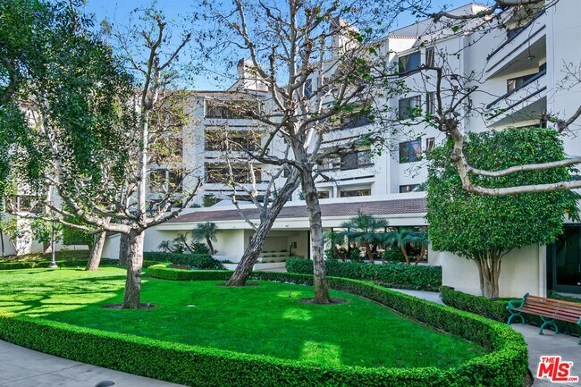 Foto del edificio - 2102 Century Park Ln