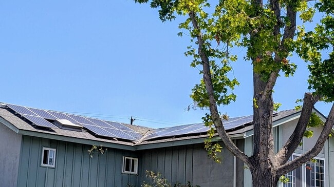 Building Photo - 2 stories - 4 Bedrooms + 2.5 Baths.  Swimming Pool + Solar Panels !!
