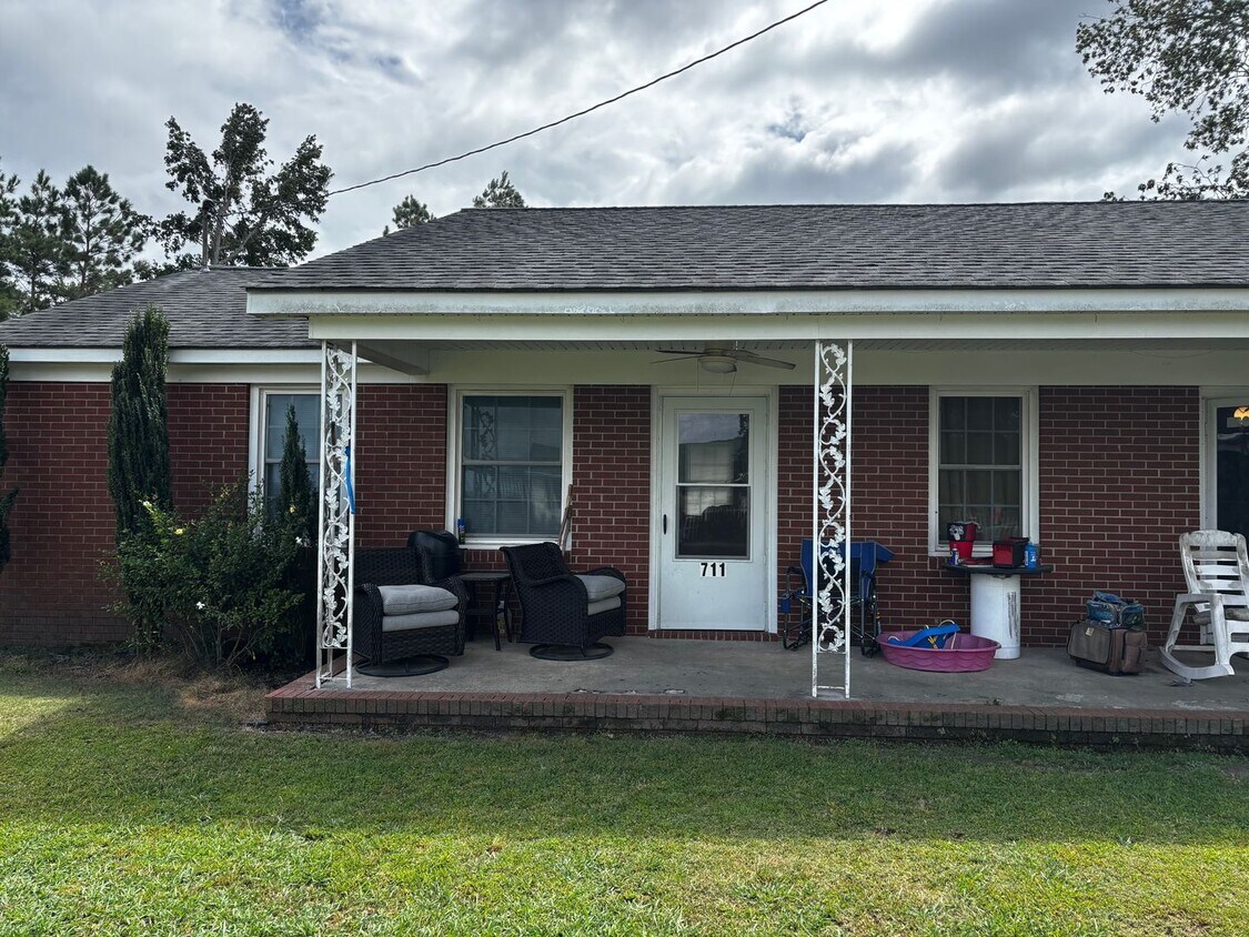Foto principal - 711 Whitehurst Rd