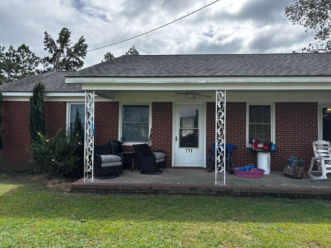 Primary Photo - 711 Whitehurst Rd