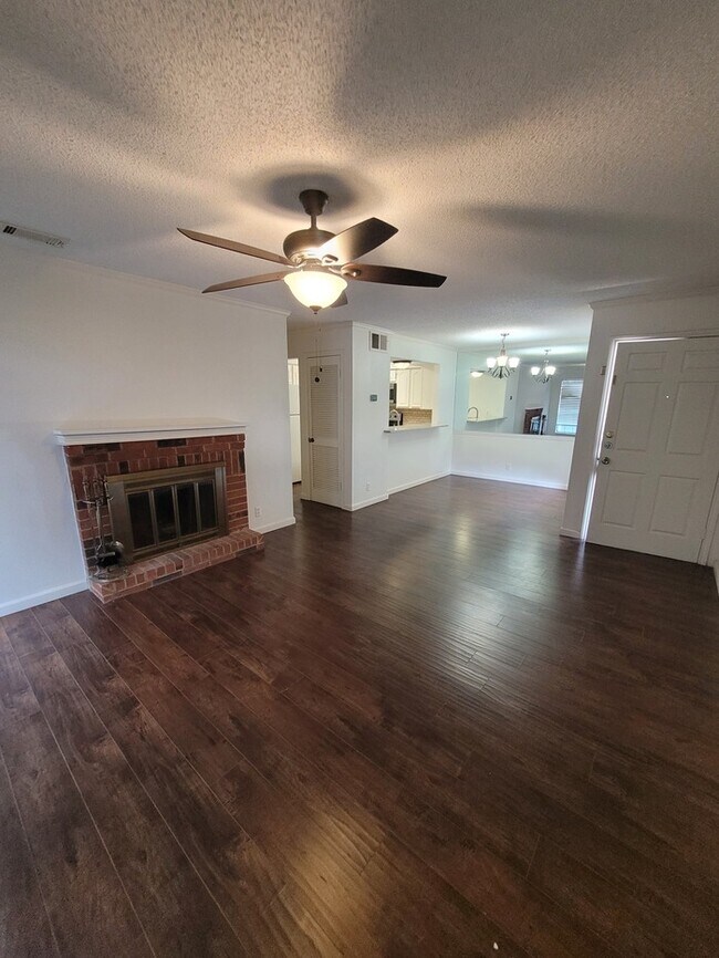 Foto del edificio - 1 bed 1 bath unit at Sagewood Condominums