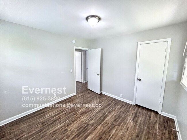 Building Photo - 3-Bedroom Home with Fenced Yard and Conven...